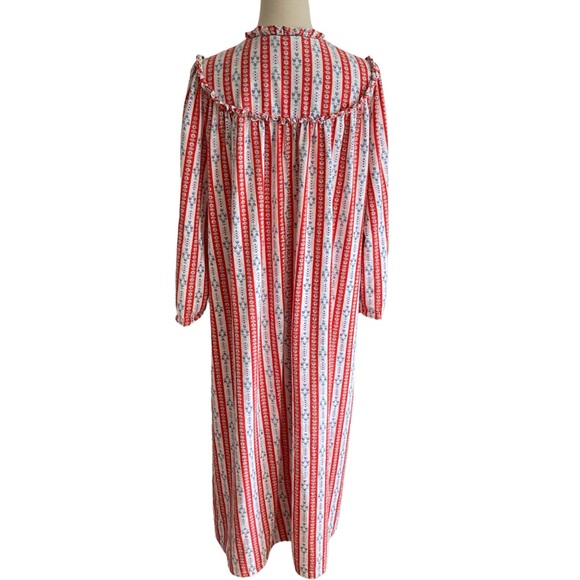 Vintage 1970s 1980s Montgomery Ward Red Tyrolean Print Cotton Flannel Nightgown - Picture 3 of 7